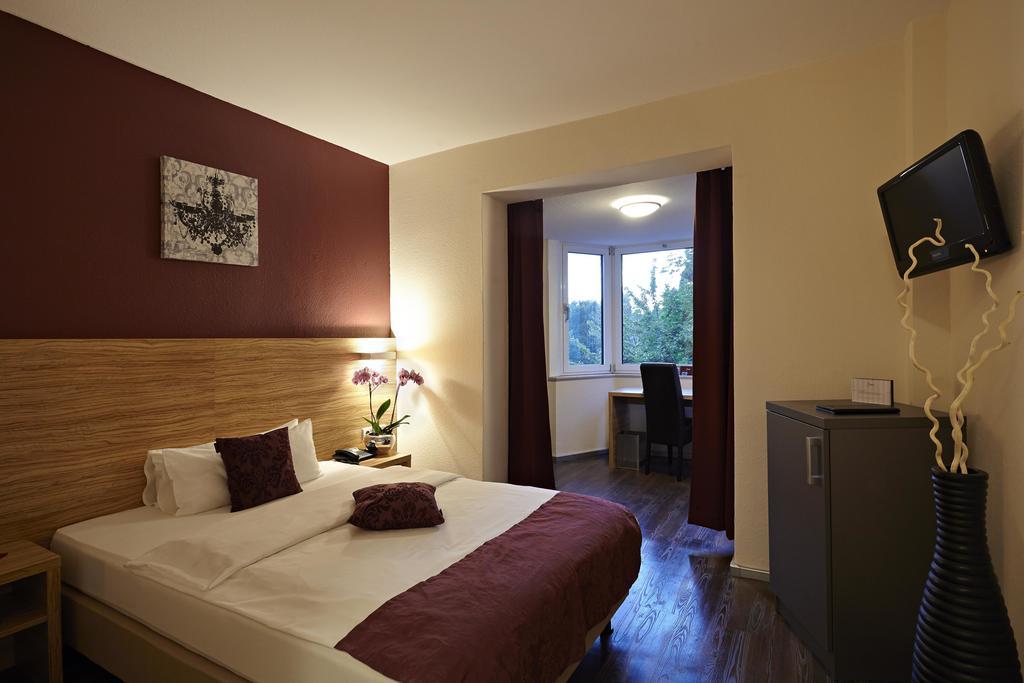 Hotel Bonjour Bad Soden am Taunus Exterior foto