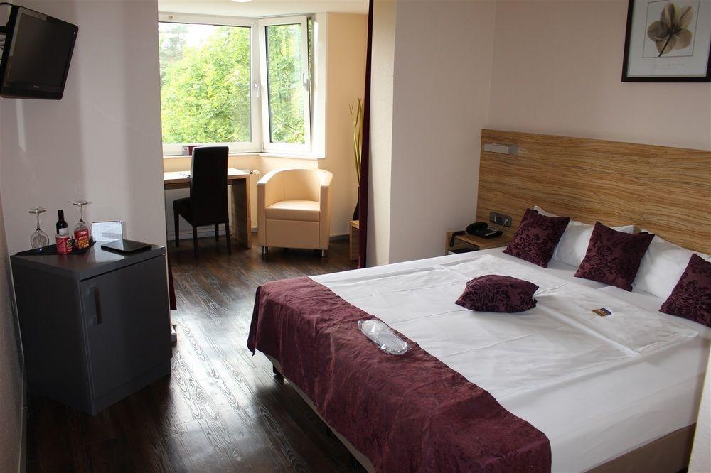 Hotel Bonjour Bad Soden am Taunus Exterior foto